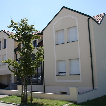 Апартаменти Lieblingsort Нойзідль-ам-Зе Екстер'єр фото